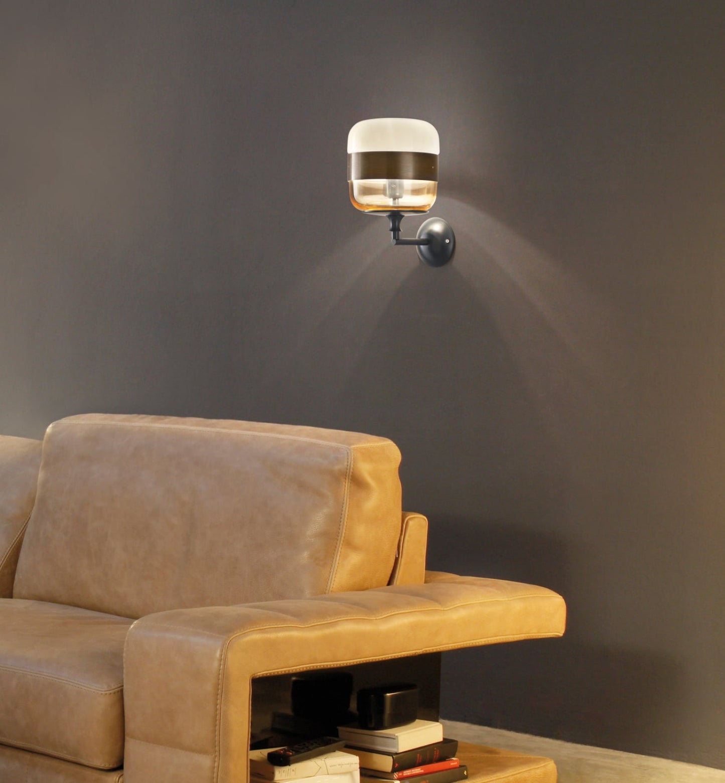 FUTURAAPP NE AM/OT Amber / Brass Wall Lamp