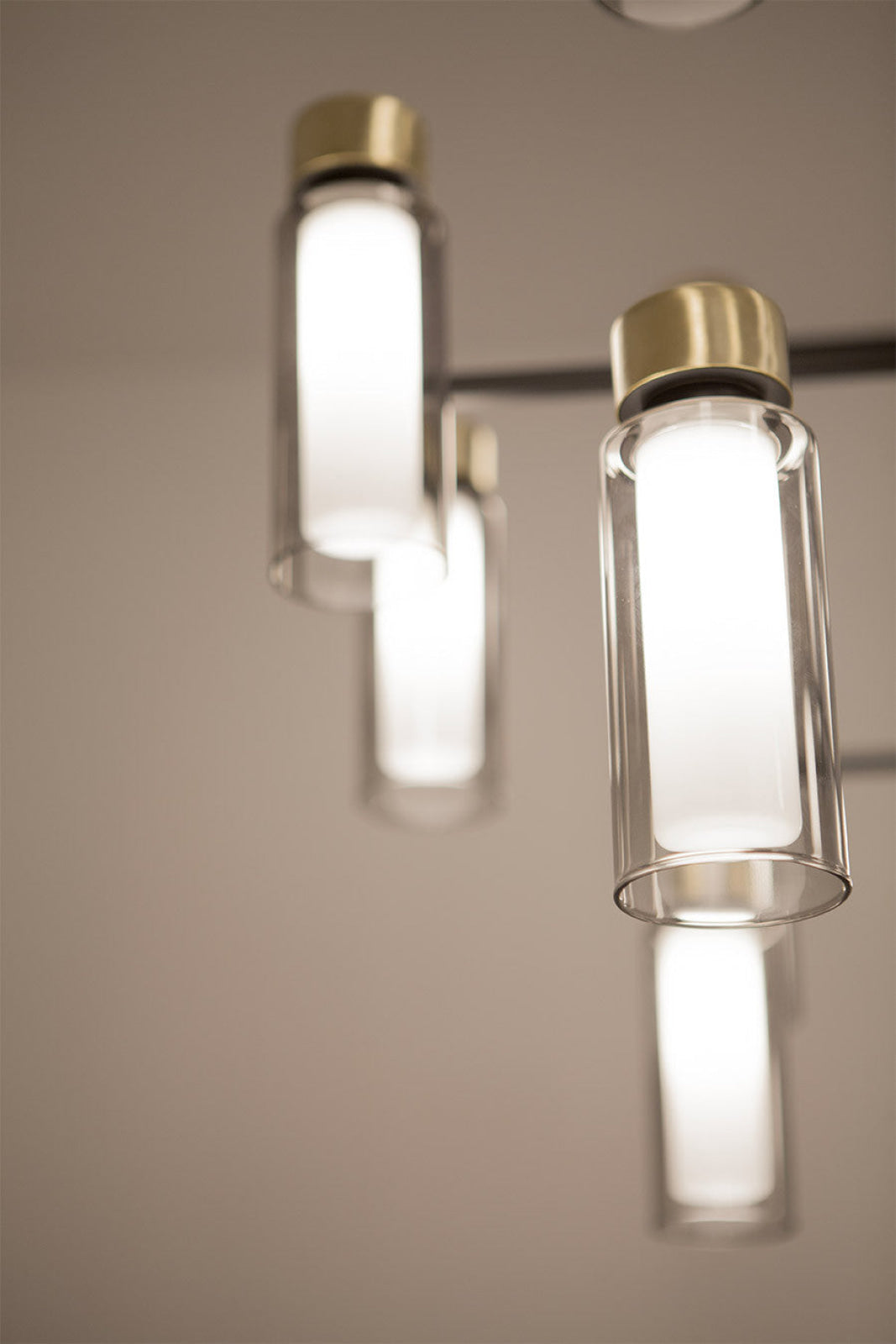 OSMAN 560.17 Matte black / Brushed brass Suspension Lamp