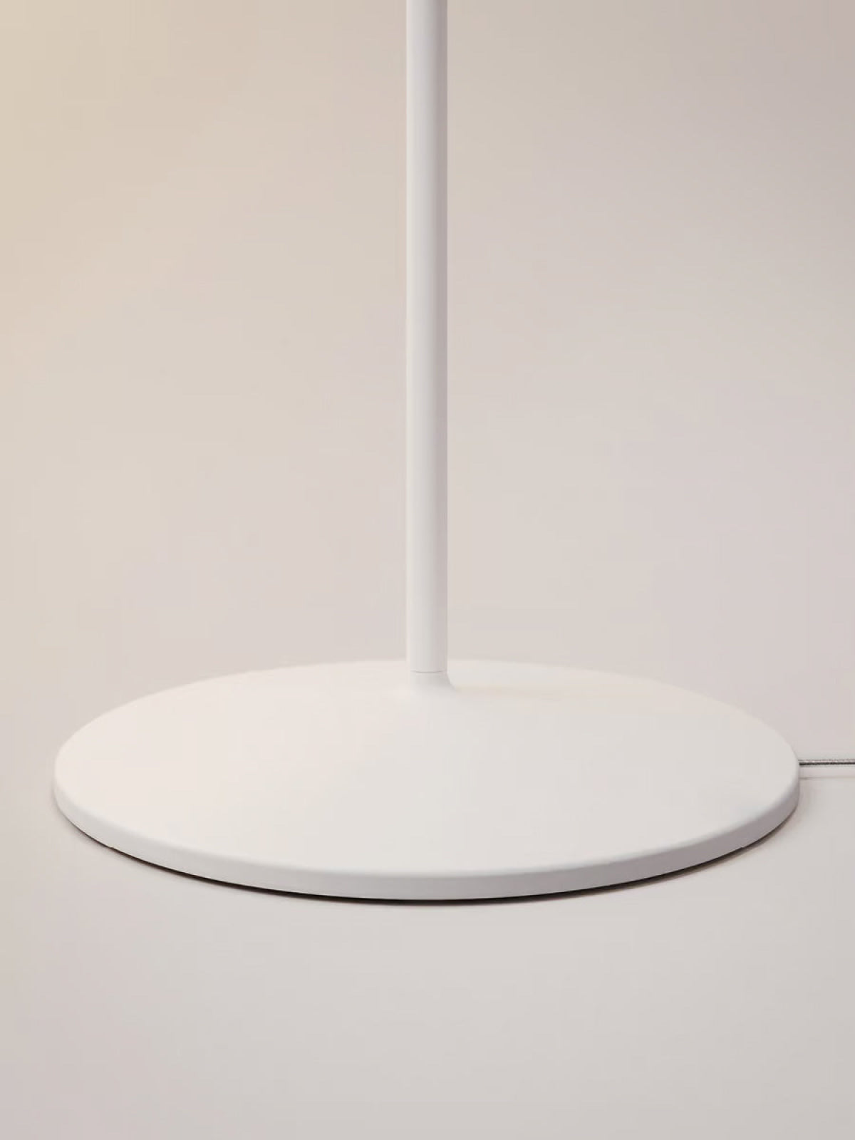 VOLUM SHORT 42 White Floor Lamp