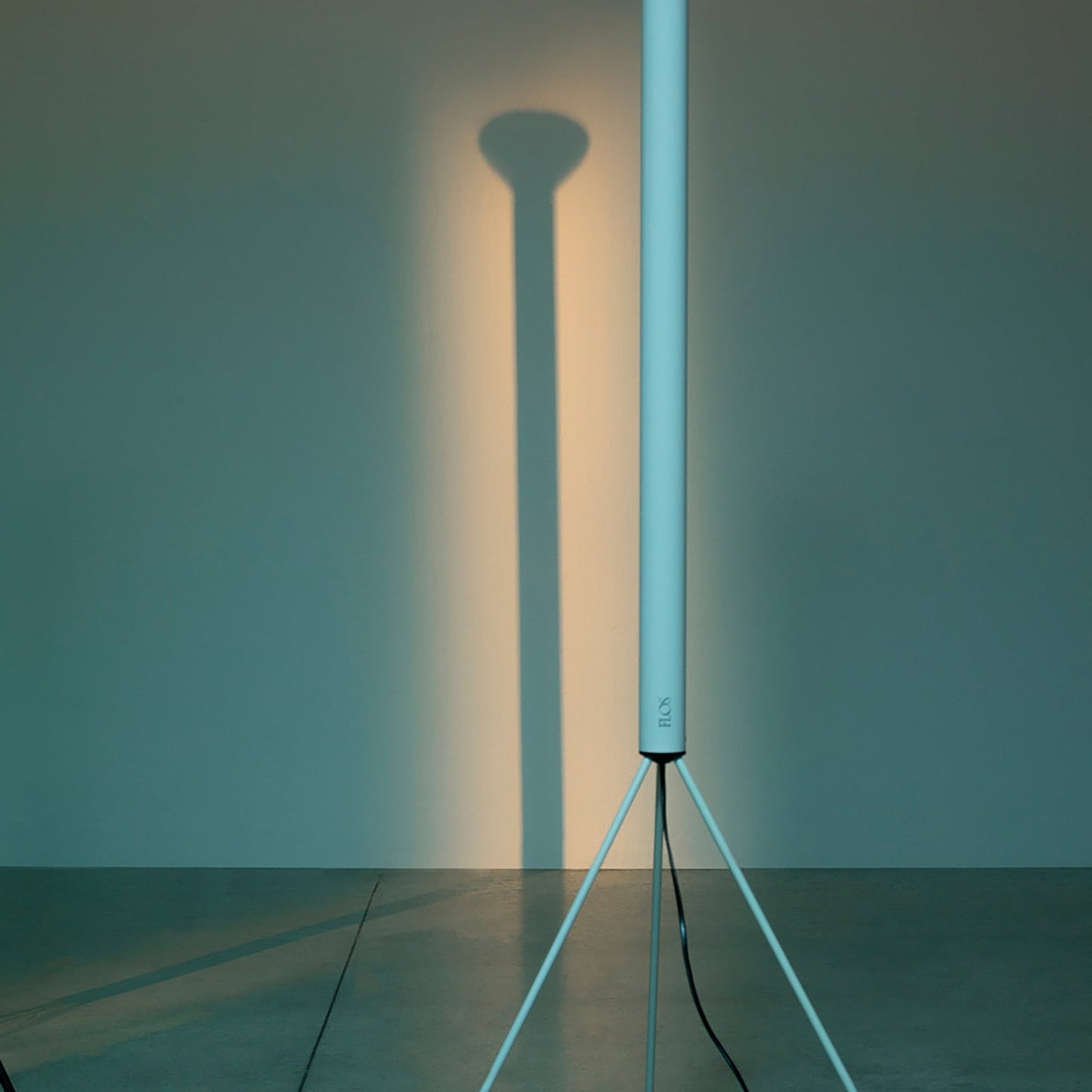 LUMINATOR WHITE White Floor Lamp