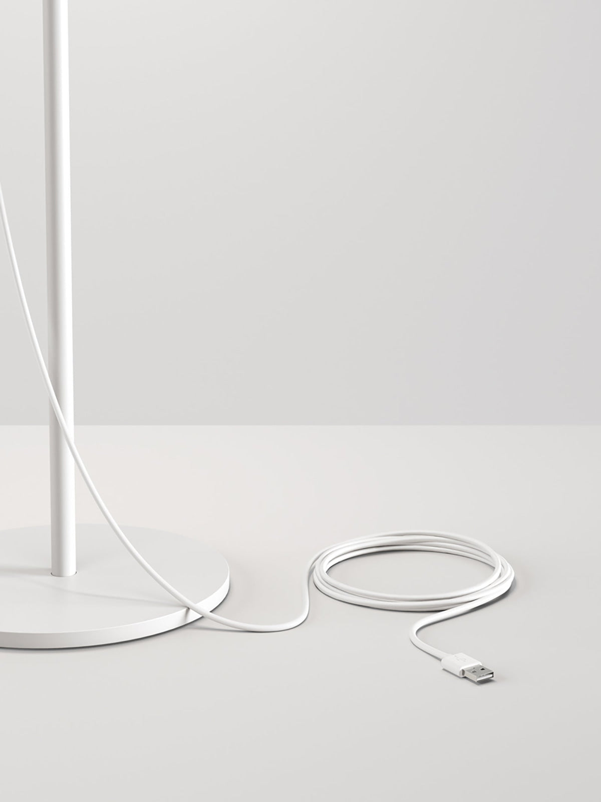 HOVER TABLE Matte White Table Lamp