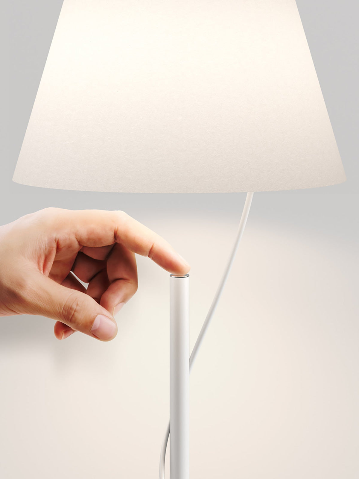 HOVER FLOOR Matte White Floor Lamp